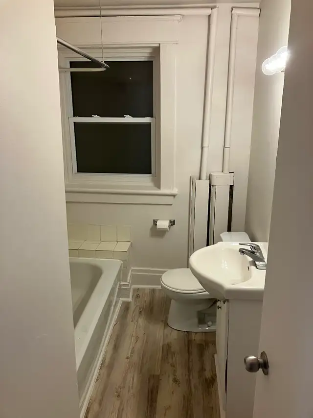 Cozy 2 Bedroom Glebe Apartment for Rent (585 O'Connor St) - Photo 4