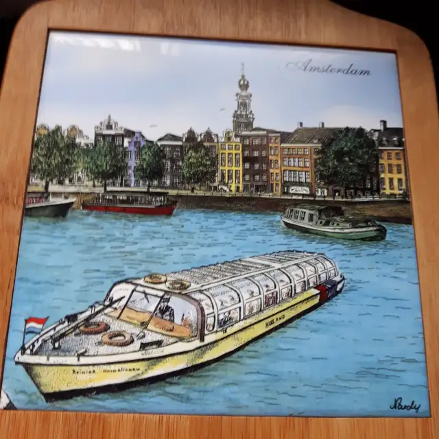 BEAU CADRE NEUF D'AMSTERDAM 12'HAUx9'LAR, SIGNÉ PARDY: $20.00