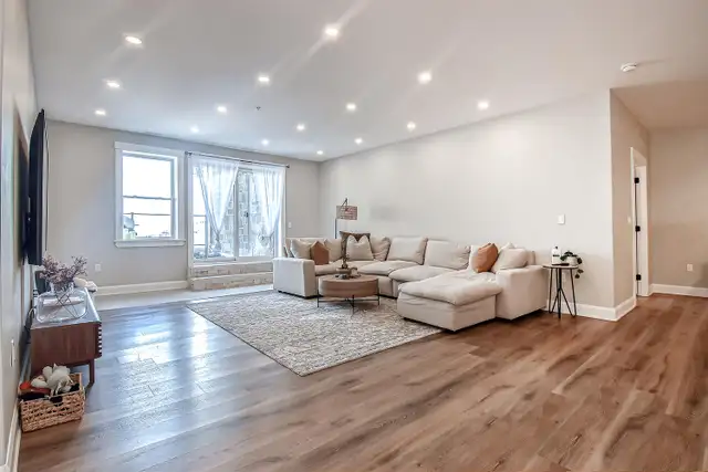 Luxury Penthouse - Photo 8