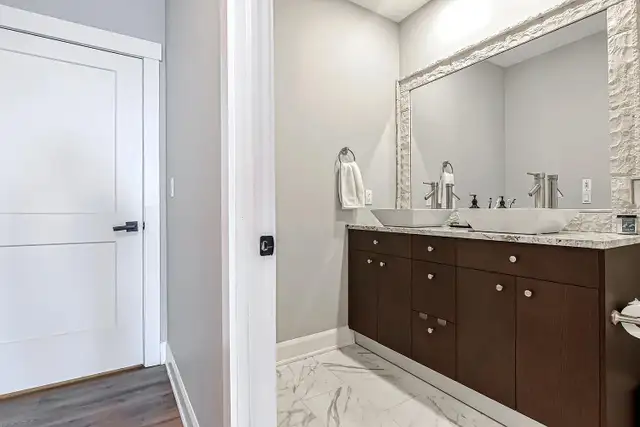 Luxury Penthouse - Photo 21