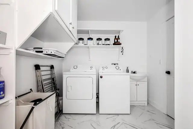 Luxury Penthouse - Photo 27