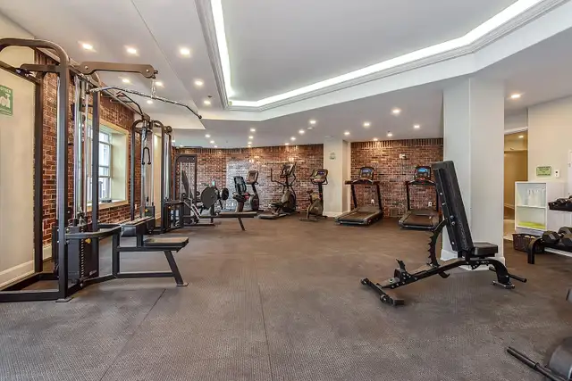 Luxury Penthouse - Photo 29