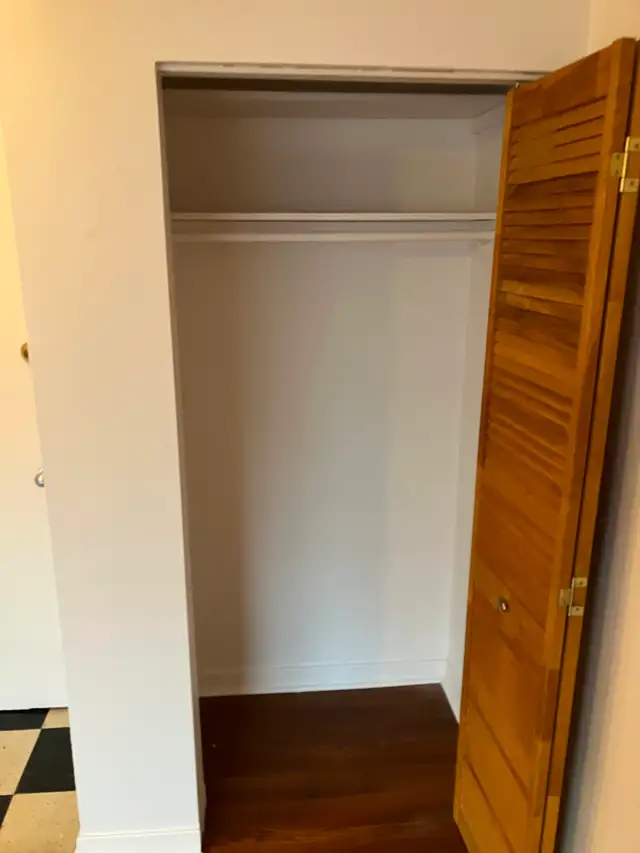 Centretown Bachelor/Studio Apartment for Rent -192 Somerset St W - Photo 10