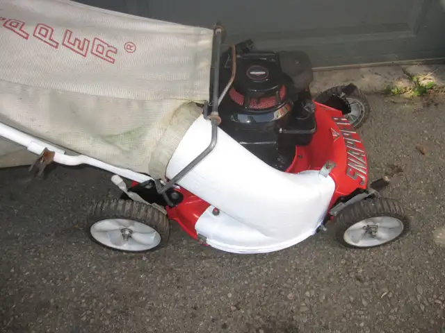 18' SNAPPER V181 PUSH LAWN MOWER BRIGGS 3.75 H/P ENG W/BAGGER - Photo 4