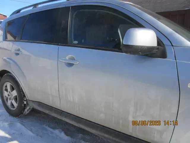 2011 Mitsubishi Outlander ES SAFTIED! - Photo 4