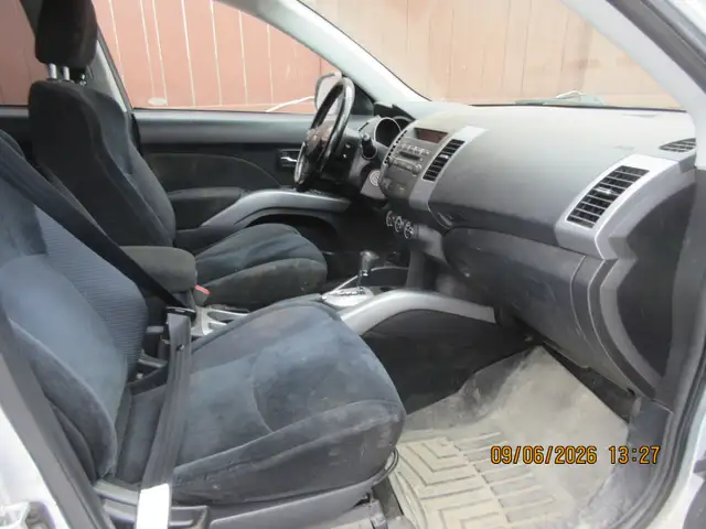 2011 Mitsubishi Outlander ES SAFTIED! - Photo 9
