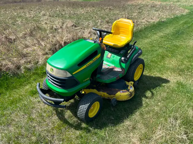 John Deere la140 48' Riding Mower