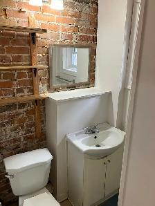 Sandy Hill Bachelor/Studio Apartment for Rent (288 Daly Ave) - Photo 9
