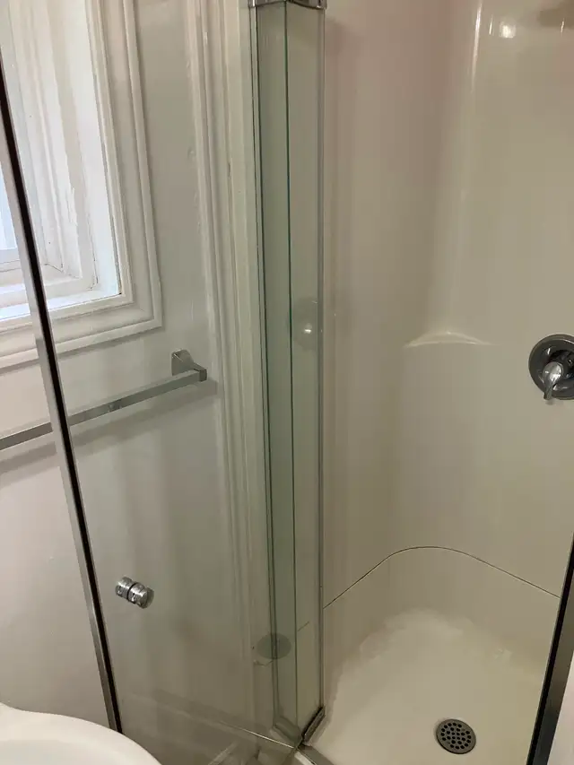 Sandy Hill Bachelor/Studio Apartment for Rent (288 Daly Ave) - Photo 10