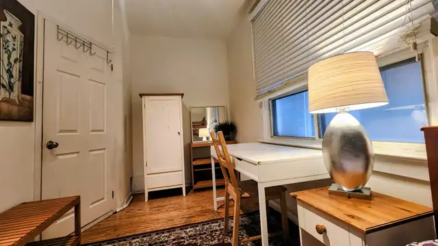 Casa Loma Furnished Room (monthly) in a Dovercourt Village House - Photo 2