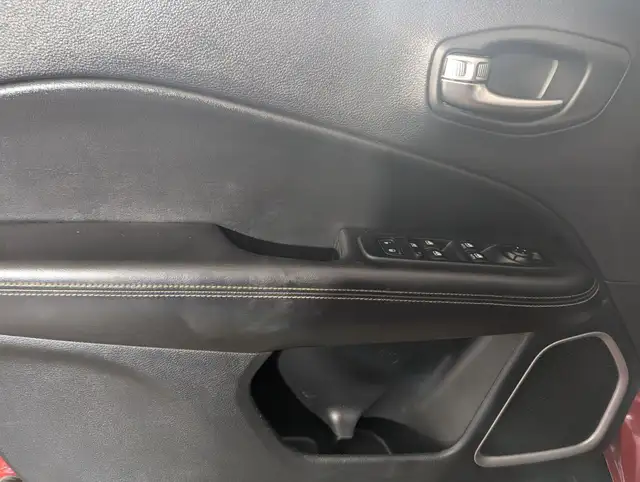 2018 Jeep Compass NORTH WITH LEATHER! - Photo 10