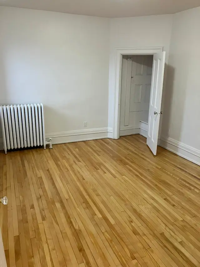 2 Bedroom Sandy Hill Apartment for Rent (173 Daly Ave) - Photo 3