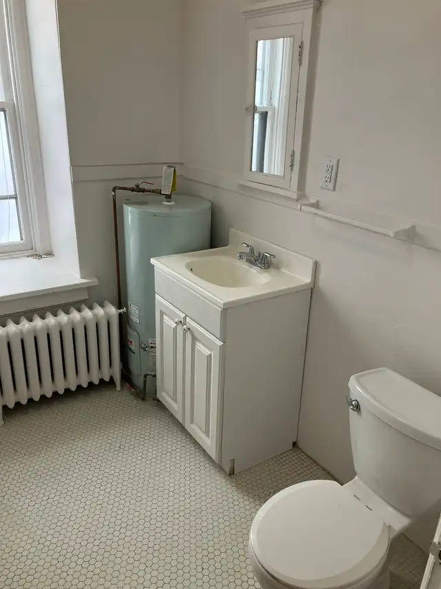 2 Bedroom Sandy Hill Apartment for Rent (173 Daly Ave) - Photo 4