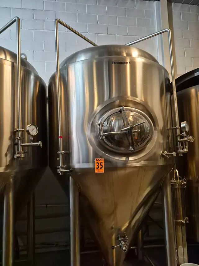 12x SS Fermentation Tanks 1750 - 4000 Litres - Auction May 20 - Photo 4