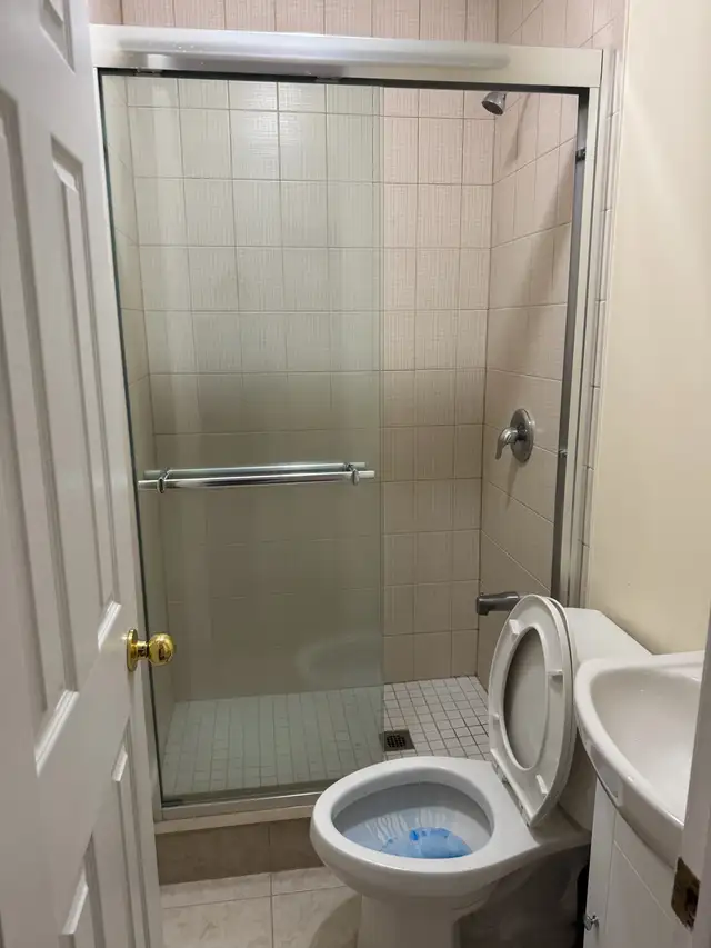rooms for rent at York University village - Photo 4
