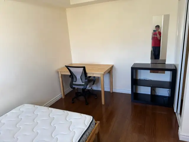 rooms for rent at York University village - Photo 6