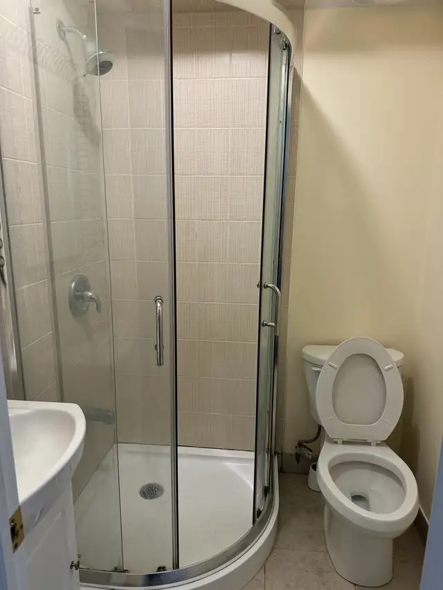 rooms for rent at York University village - Photo 8