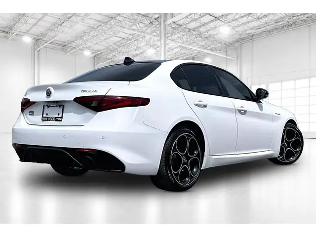 2023 Alfa Romeo Giulia Veloce | Premium Leather | Harman Kardon - Photo 2