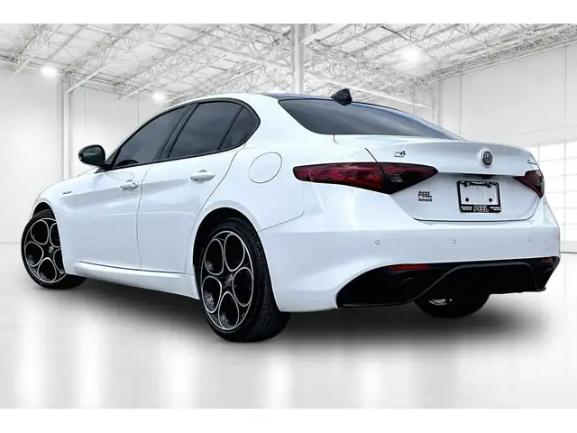 2023 Alfa Romeo Giulia Veloce | Premium Leather | Harman Kardon - Photo 12
