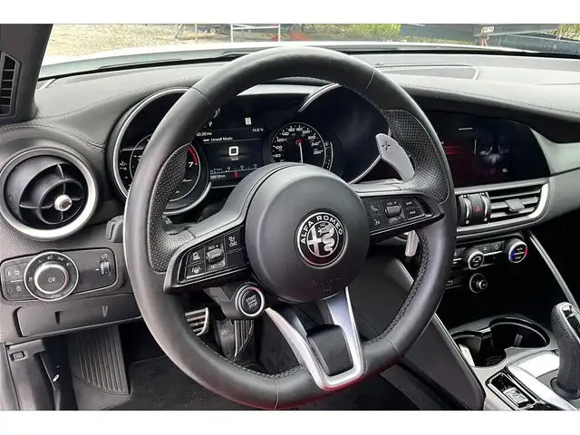 2023 Alfa Romeo Giulia Veloce | Premium Leather | Harman Kardon - Photo 13