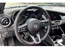 2023 Alfa Romeo Giulia Veloce | Premium Leather | Harman Kardon - Photo 13