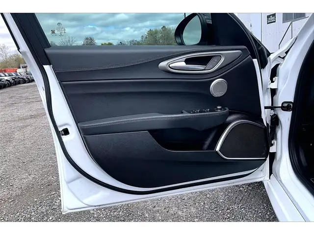2023 Alfa Romeo Giulia Veloce | Premium Leather | Harman Kardon - Photo 18