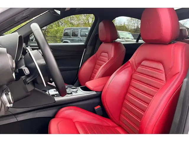 2023 Alfa Romeo Giulia Veloce | Premium Leather | Harman Kardon - Photo 25