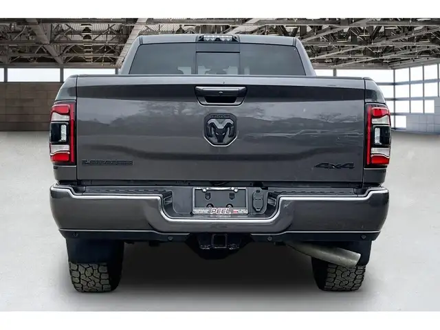 2020 Ram 2500 Laramie Night 6.7L Diesel | Level 2 | TowPkg | 4X4 - Photo 4