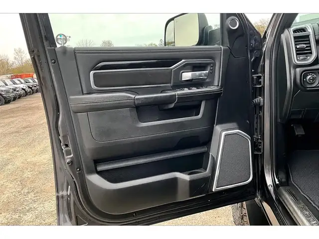 2020 Ram 2500 Laramie Night 6.7L Diesel | Level 2 | TowPkg | 4X4 - Photo 18