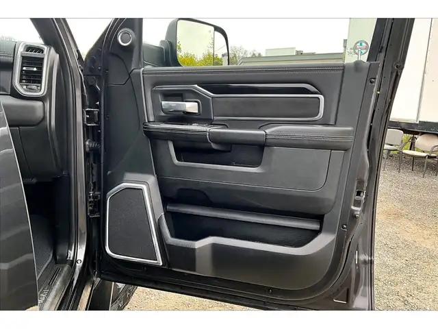 2020 Ram 2500 Laramie Night 6.7L Diesel | Level 2 | TowPkg | 4X4 - Photo 19