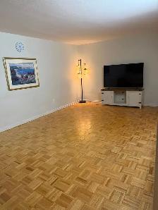 MALE-SHARED ROOM FOR LONG TERM RENT–THORNCLIFFE PARK DR – $550/m - Photo 2