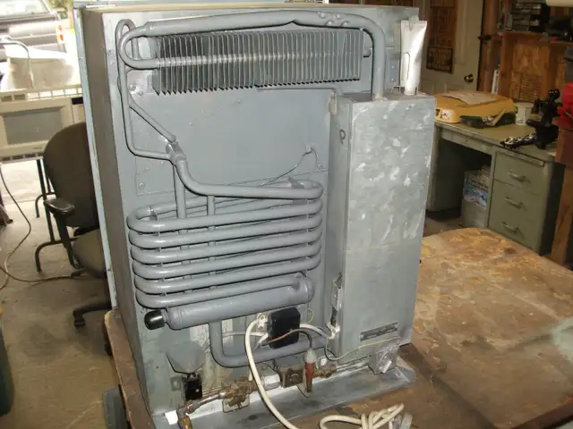 PROPANE - ELECTRIC FRIDGE - Photo 3