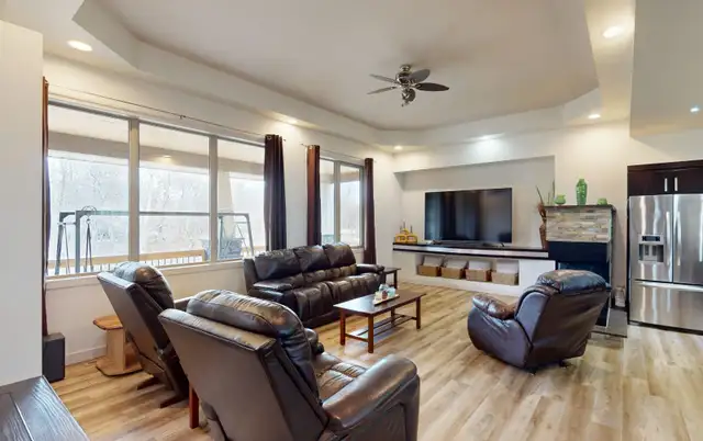 Beautiful 5 bedroom 3 bath home in Landmark - Photo 2