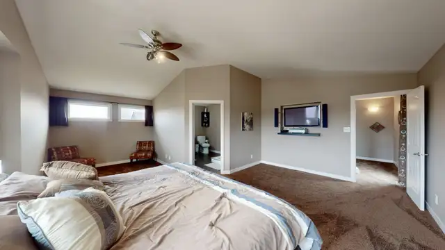 Beautiful 5 bedroom 3 bath home in Landmark - Photo 4