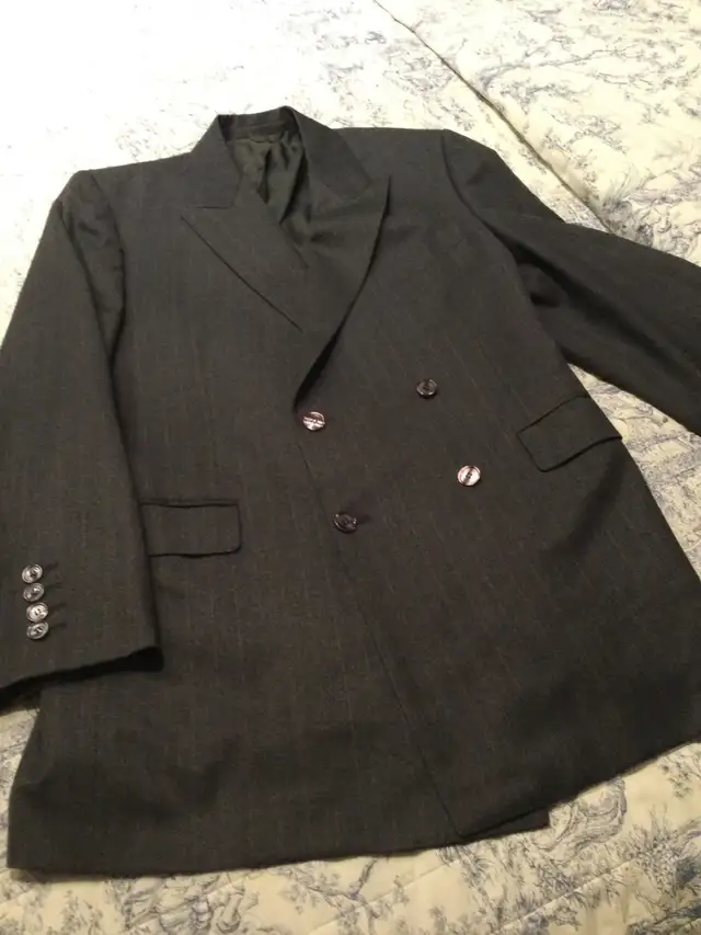 2 Tailored Suits & 6 Jackets $200 - Photo 2
