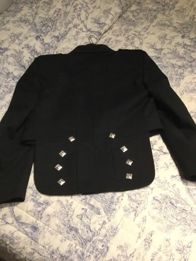 2 Tailored Suits & 6 Jackets $200 - Photo 6