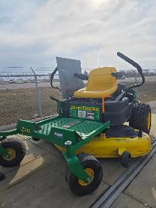 2015 John Deere Riding Mower Z255