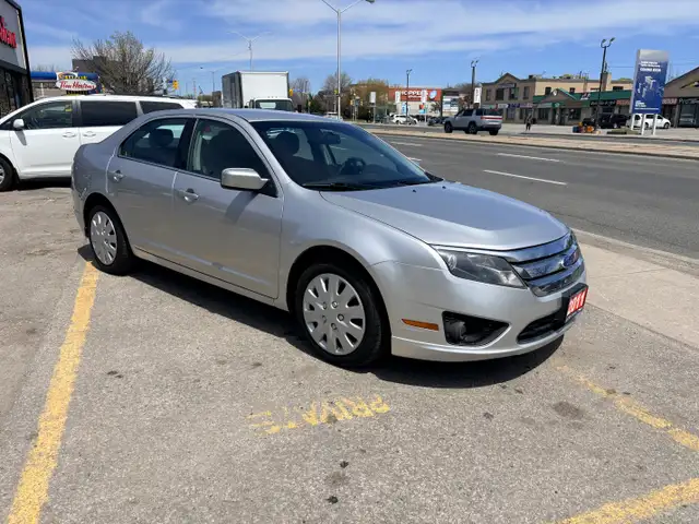 2011 Ford Fusion SE FWD Sdn 2.5L One Owner Low Mileage Certified - Photo 3