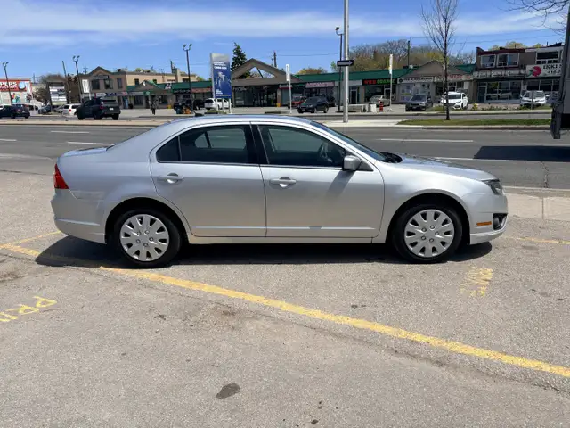 2011 Ford Fusion SE FWD Sdn 2.5L One Owner Low Mileage Certified - Photo 4