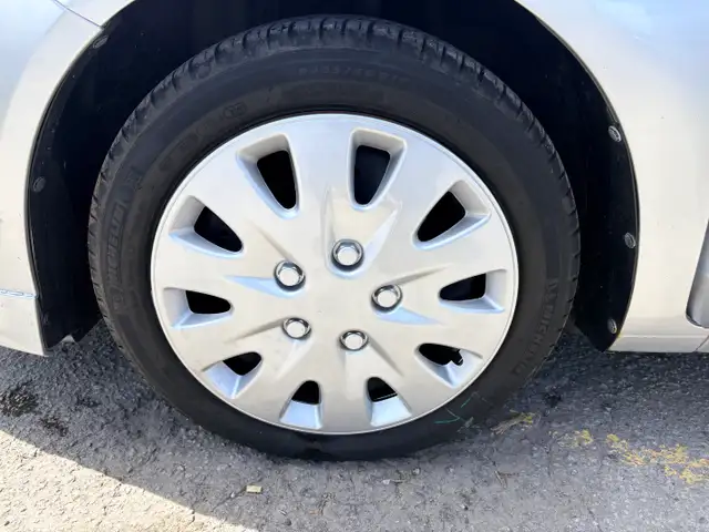 2011 Ford Fusion SE FWD Sdn 2.5L One Owner Low Mileage Certified - Photo 9
