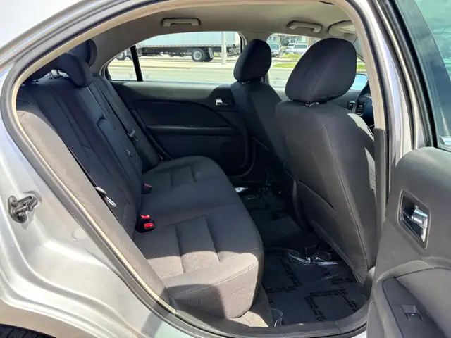 2011 Ford Fusion SE FWD Sdn 2.5L One Owner Low Mileage Certified - Photo 13