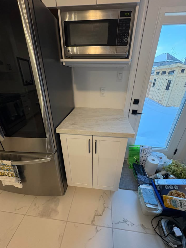 White Countertop With Veins 437-522-8447 - Photo 4