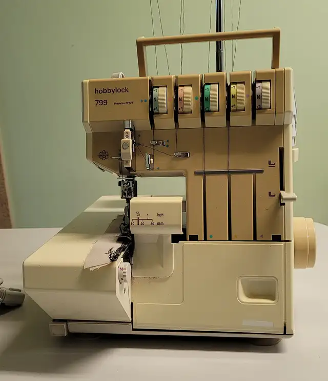 hobbylock serger - Photo 4
