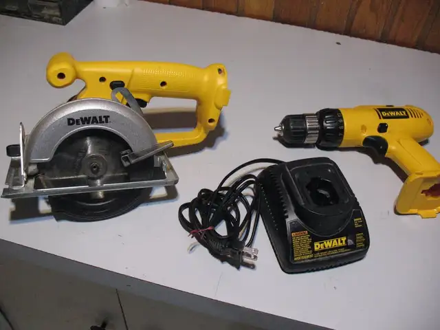 4 DeWalt 12 Volt Cordless : Drill, Cir. Saw, Charger, Battery