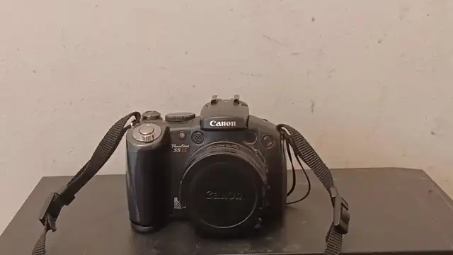 Canon PowerShot S5 IS 8.0 Mega Pixels - Excellent Condition