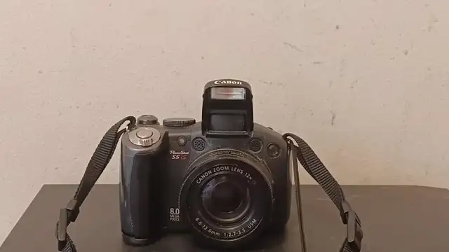 Canon PowerShot S5 IS 8.0 Mega Pixels - Excellent Condition - Photo 3