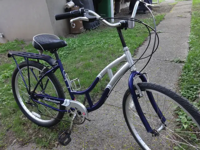 VÉLO SCHWINN, HYBRIDE, 6 VITESSES. 26 POUCES, FEMMES. PROPRE. - Photo 2