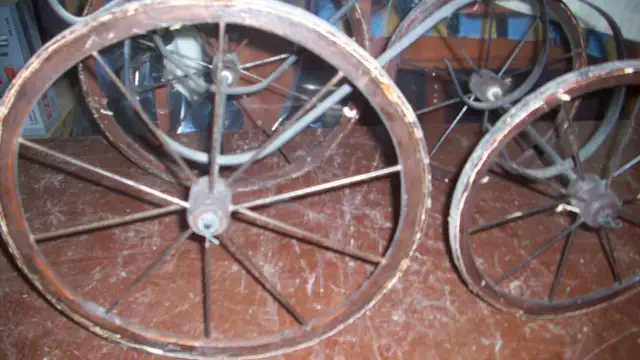 CAROSSE DE POUPÉE ANTIQUE - Photo 3