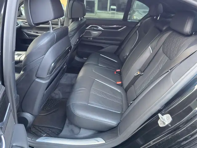 2020 BMW 7 Series - Photo 12