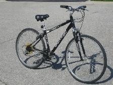BARELY USED 700C SCHWINN HYBRID SERIES 24 SPD WITH SUSPENSION!